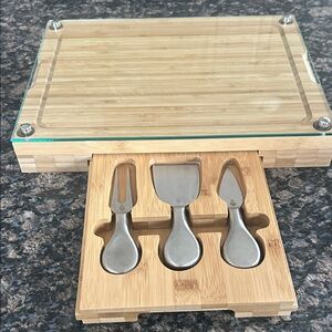 TOSCANA CHEESE BOARD  W STAINLESS STEEL CHEESE KNIVES NWT
